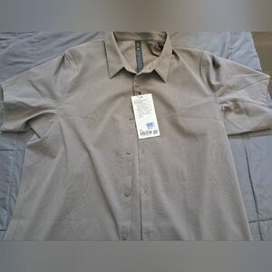 Men's Gray Button-Up Shirt